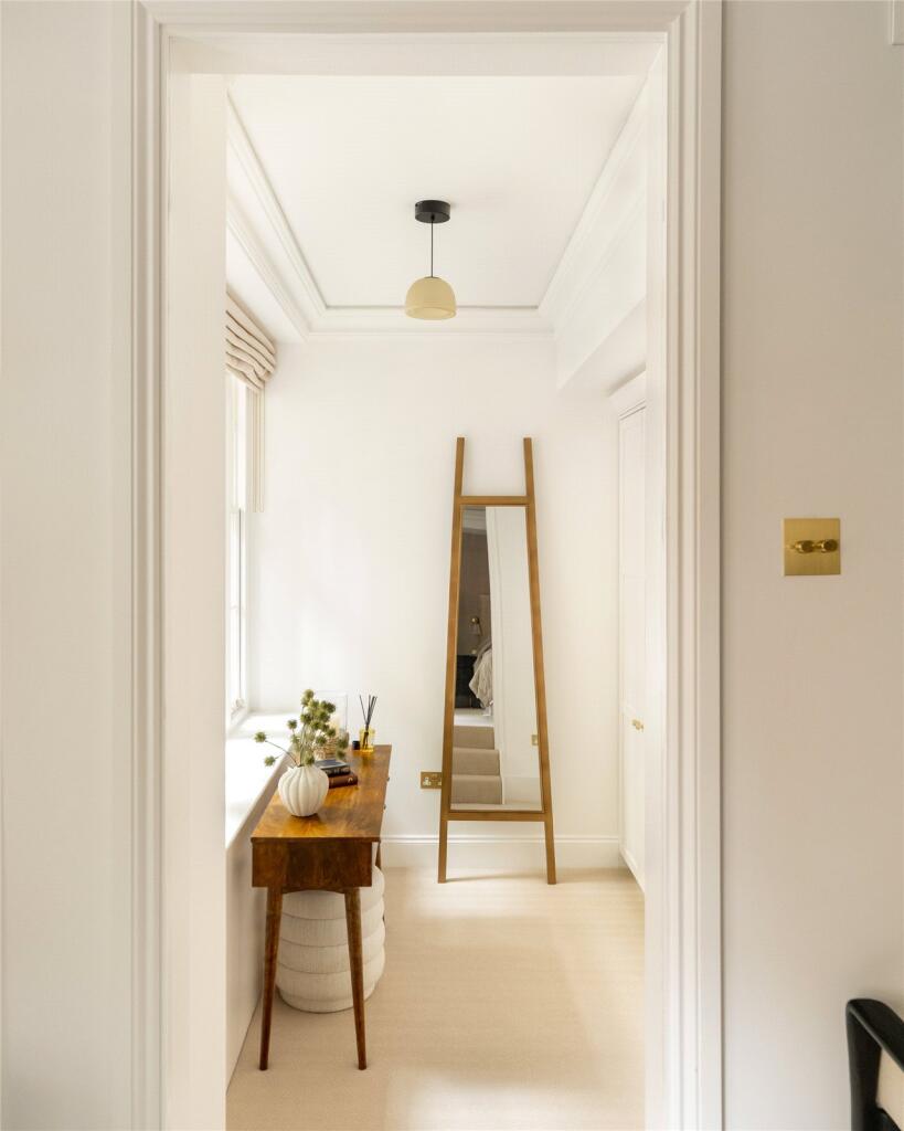 Apartment in London, Royal Borough of Kensington and Chelsea - More
