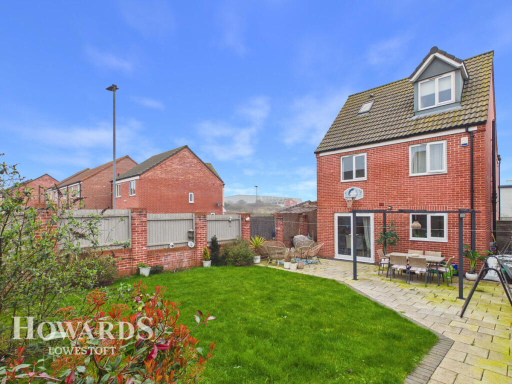Maplesden Close, Lowestoft photo 2