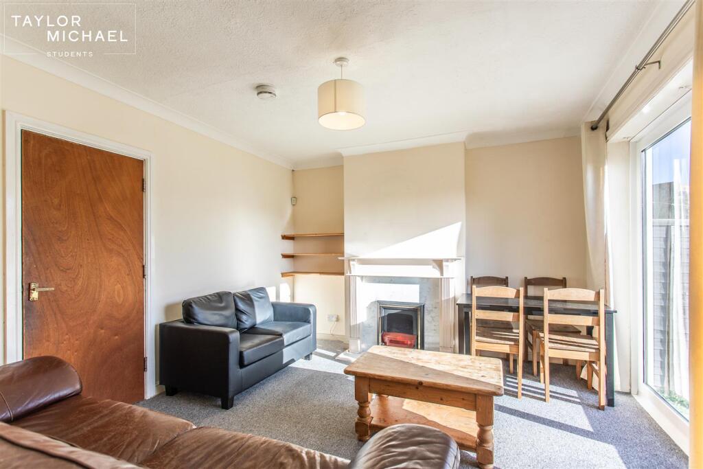 6 bedroom terraced house for rent