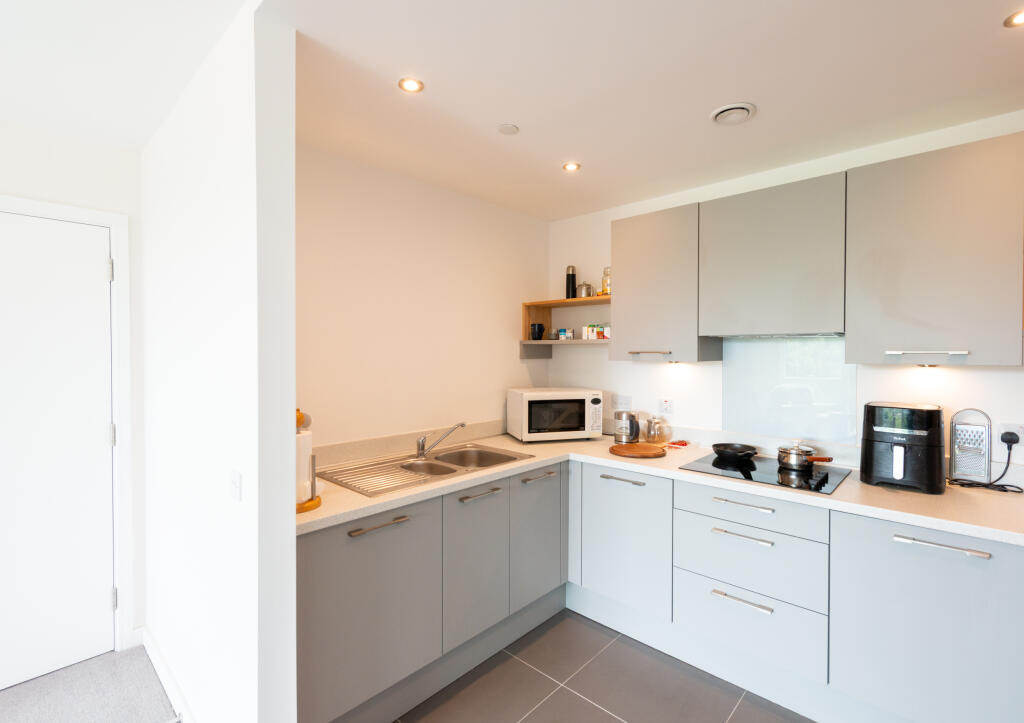 Apartment in Watford - View 3