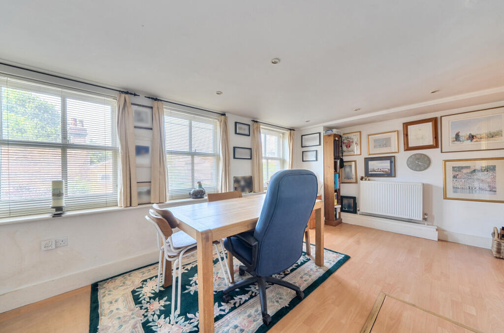 House in Waverley, Haslemere - View 5