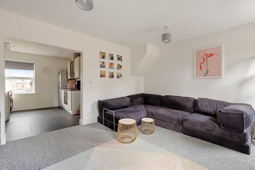 Apartment in London - More
