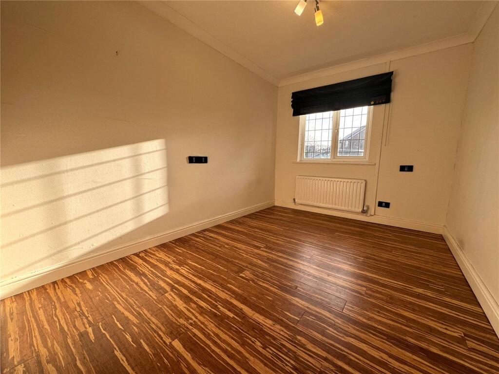 Lambourne Grove, Milnrow, Rochdale, Greater Manchester, OL16 photo 5