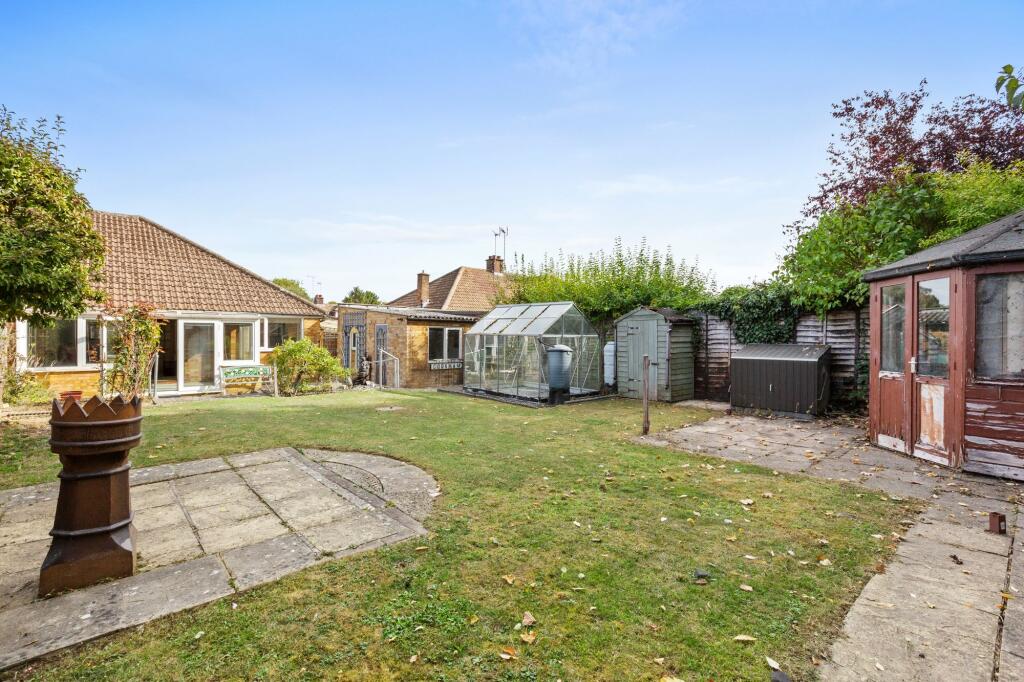 Thornton Crescent, Wendover, HP22 photo 2