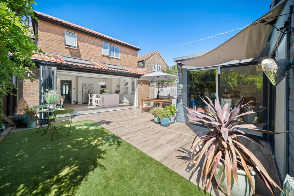 House in London - View 2