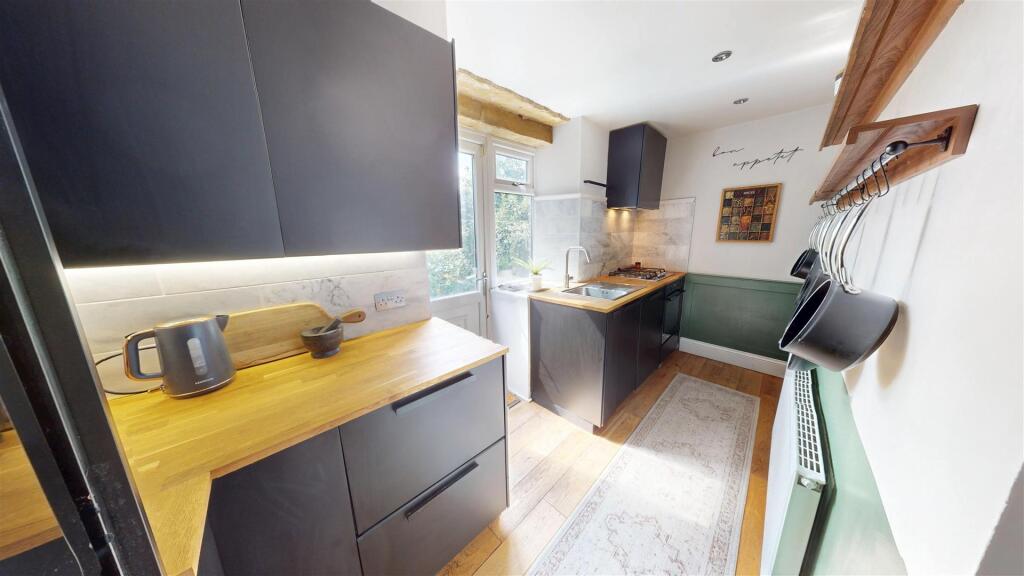 House in Bradford - View 4