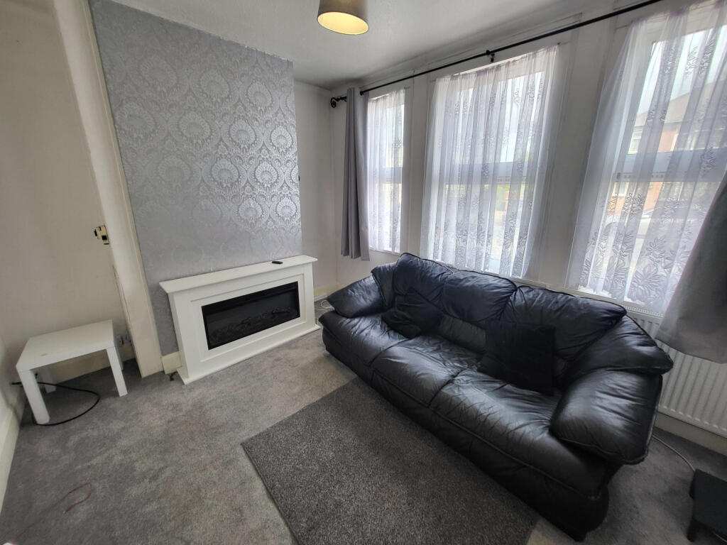 House in Luton - View 4