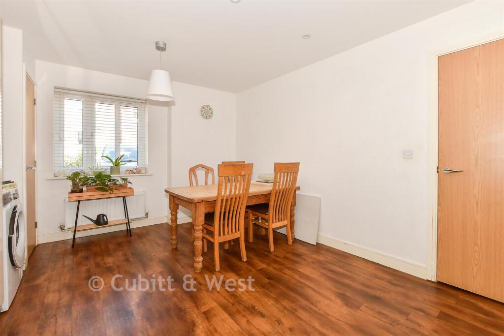 House in Redhill - View 5