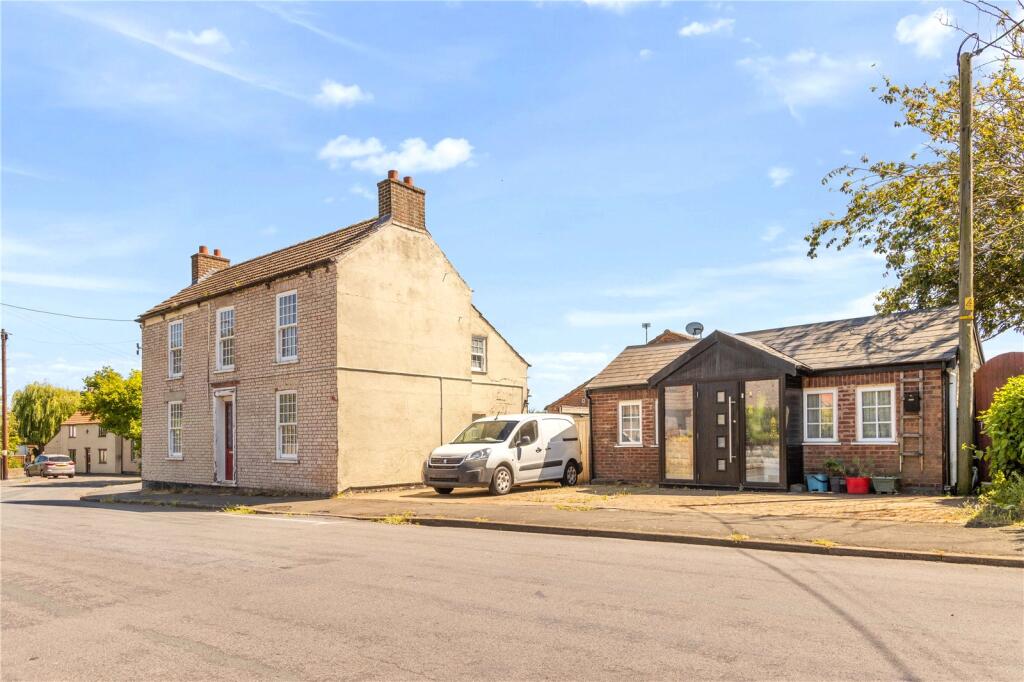Main image of property: East Street, Hibaldstow, North Lincolnshire, DN20