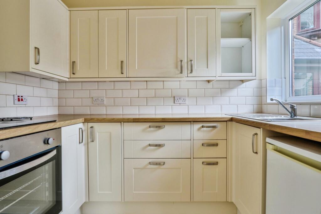 Apartment in Poole - View 3