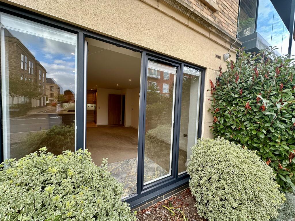 1-bed flat on 7 New Manor, Fountain Way, Salisbury, Wiltshire, £60,000