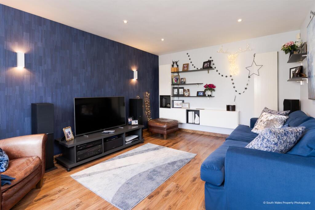 House in Cardiff, Llantwit Major - View 4