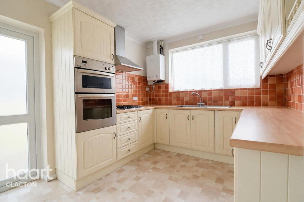 House in Clacton-on-Sea, Holland-on-Sea - View 4