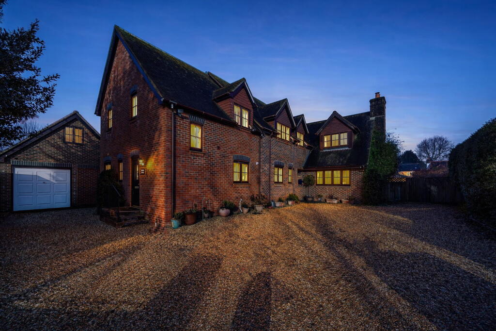 Main image of property: Twyford SO21