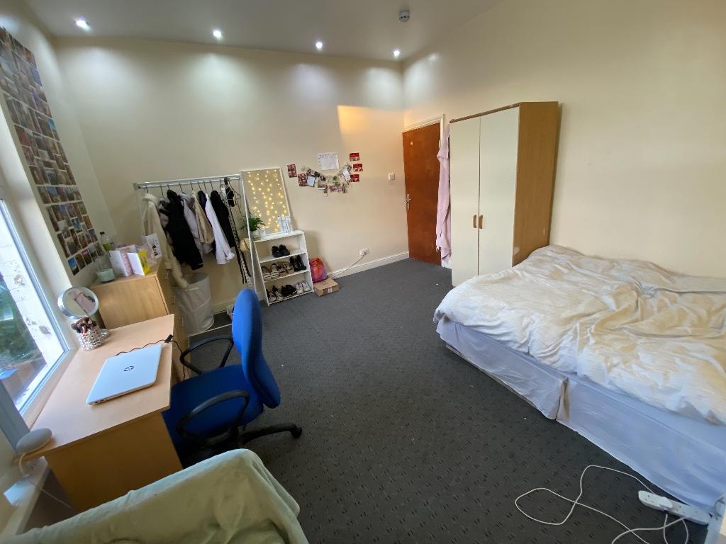 6 bedroom terraced house for rent