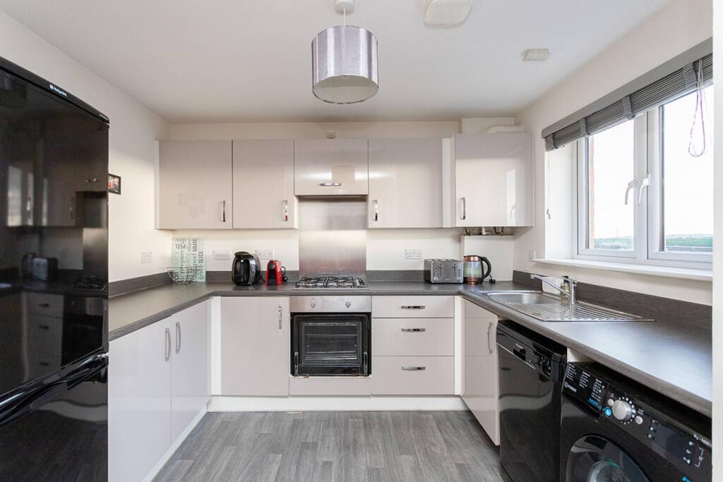 35 Elm Park, Hill of Beath, Cowdenbeath, KY4 8BF photo 4