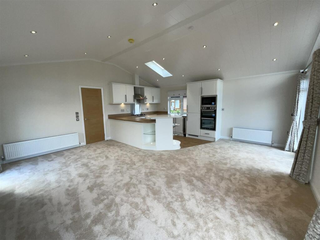 Wateringbury Road, East Malling, Kent photo 4