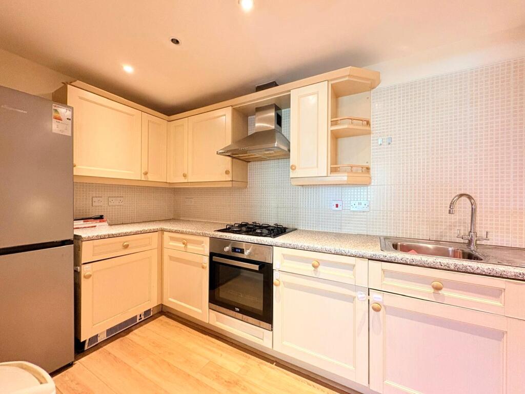 Apartment in Liverpool, Mossley Hill - View 4