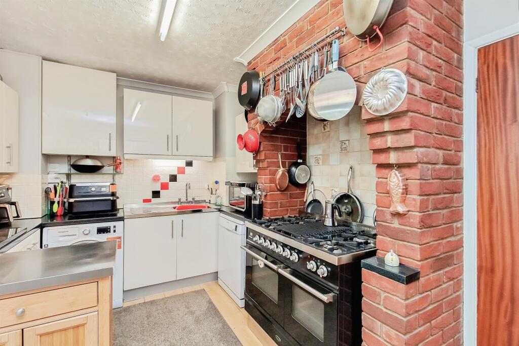 High Street, Irthlingborough, Wellingborough - More