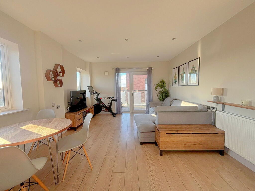 Arundel House, Thornbury Way, Walthamstow, E17 - View 4