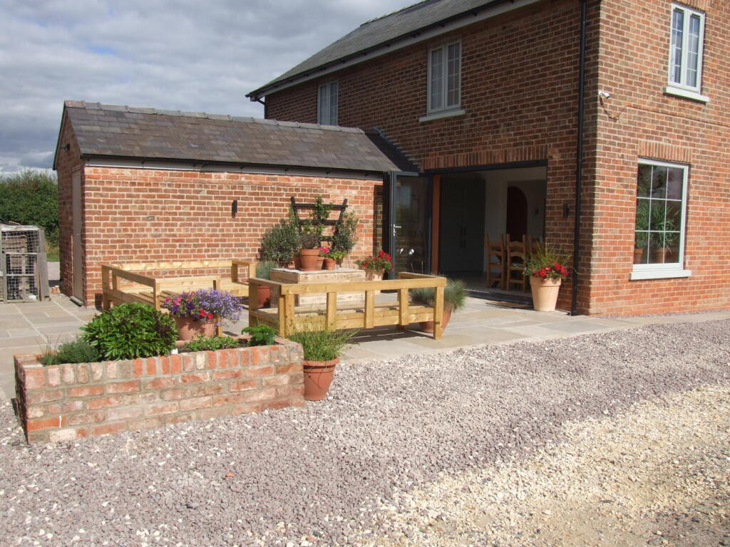 House in Lincoln - View 3