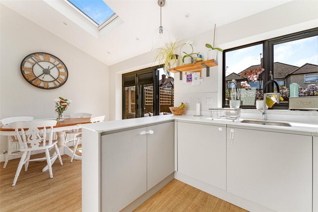 House in Watford, Hertfordshire - View 3