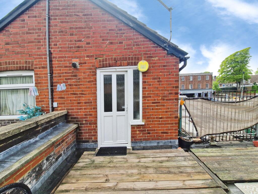 Main image of property: Hitchin Road, Luton, LU2
