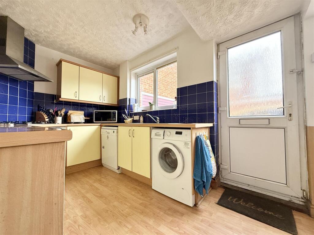 Barnet Close, Oadby photo 3