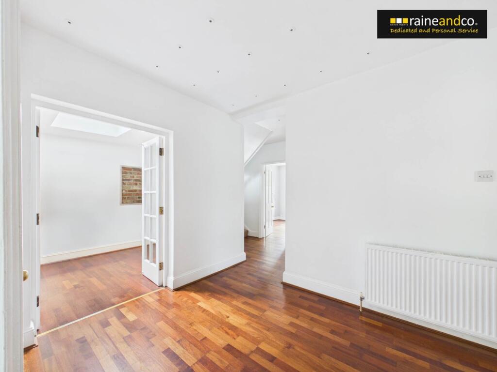 House in Welwyn Hatfield, Hatfield - View 4