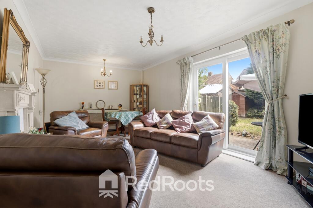 House in Doncaster, Scawthorpe - More