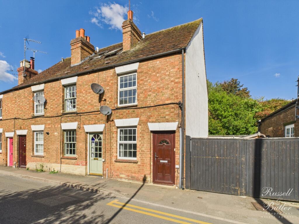 2-bed terraced on Mitre Street, Buckingham, MK18, £274,995