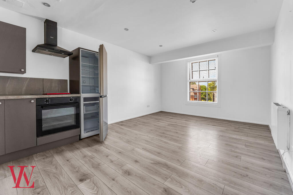 Apartment in East Hertfordshire, Hockerill, Bishop's Stortford - View 2