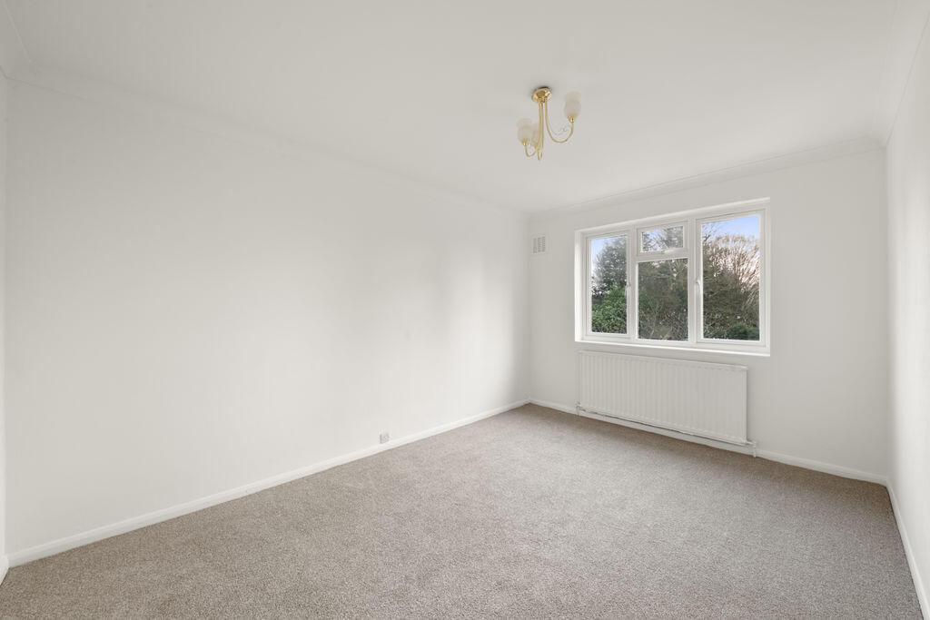 Apartment in Southall - View 5