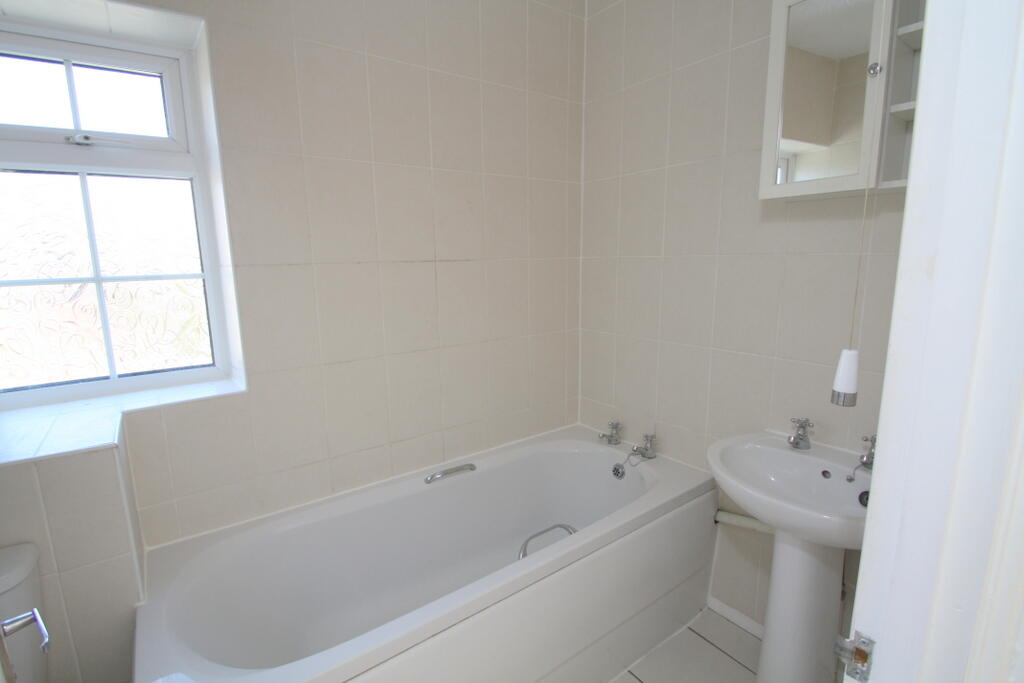 House in St Neots, Eynesbury - More