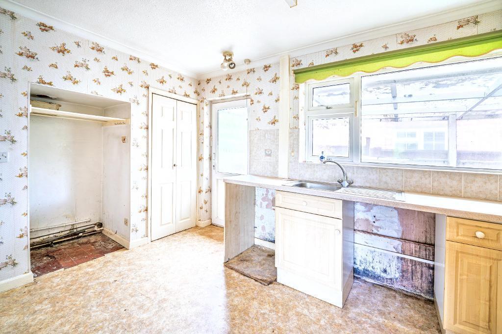 Plover Way, Bedford, MK41 7HT photo 4