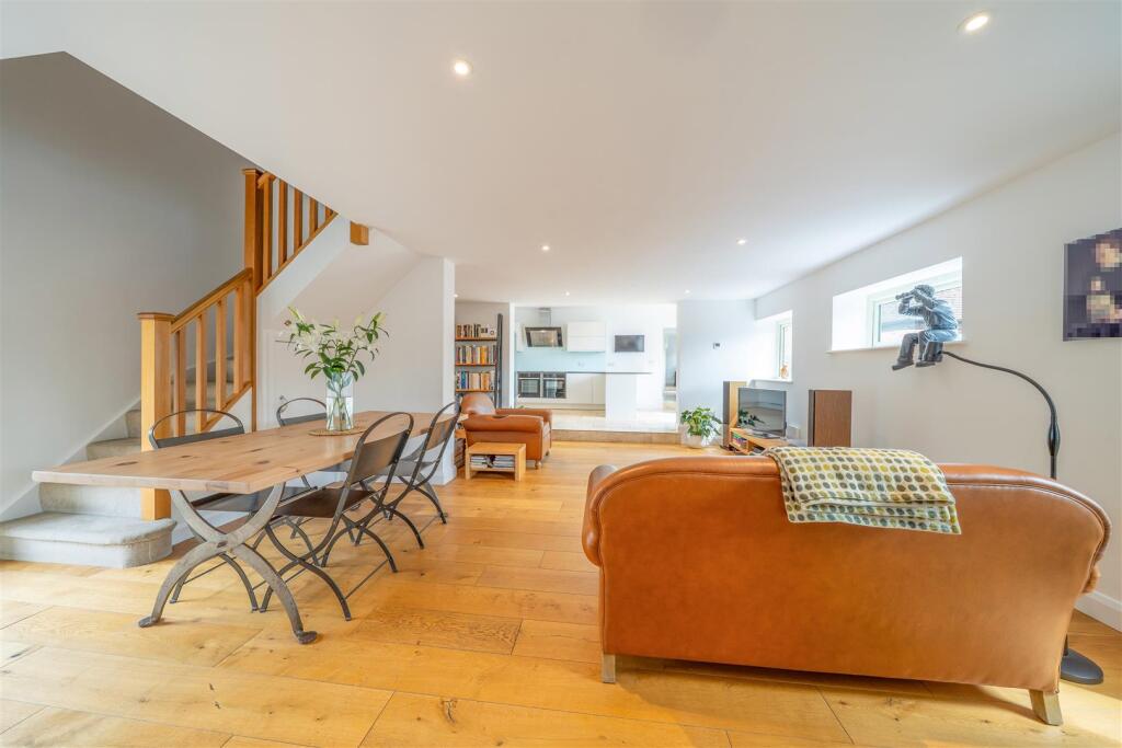 House in Worcester - View 4