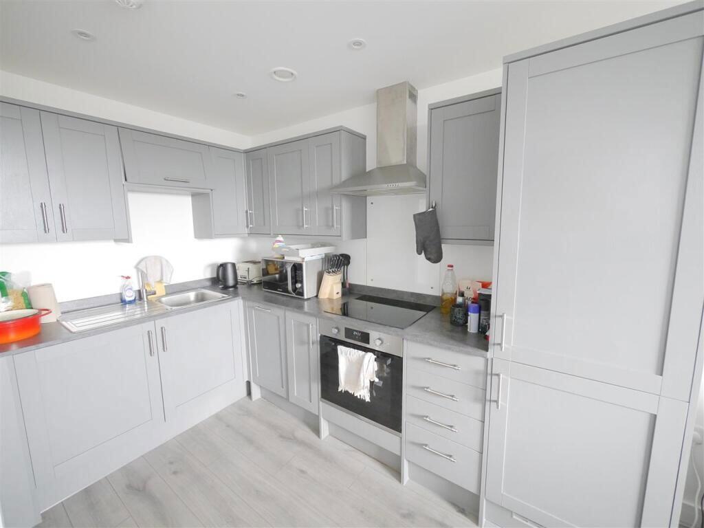 4 Romany Road, Worthing, West Sussex, BN13 3YS photo 3