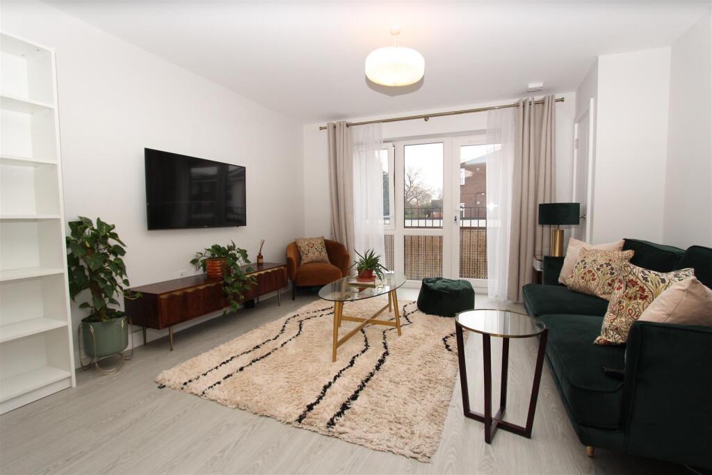 Apartment in London, Ickenham - View 2