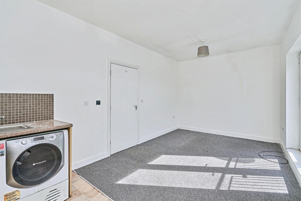 Apartment in Dudley - View 5