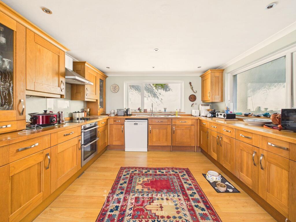 House in Neyland, Pembrokeshire - View 4