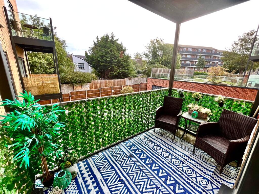 Fairfax Drive, Westcliff-on-Sea, Essex, SS0 photo 4