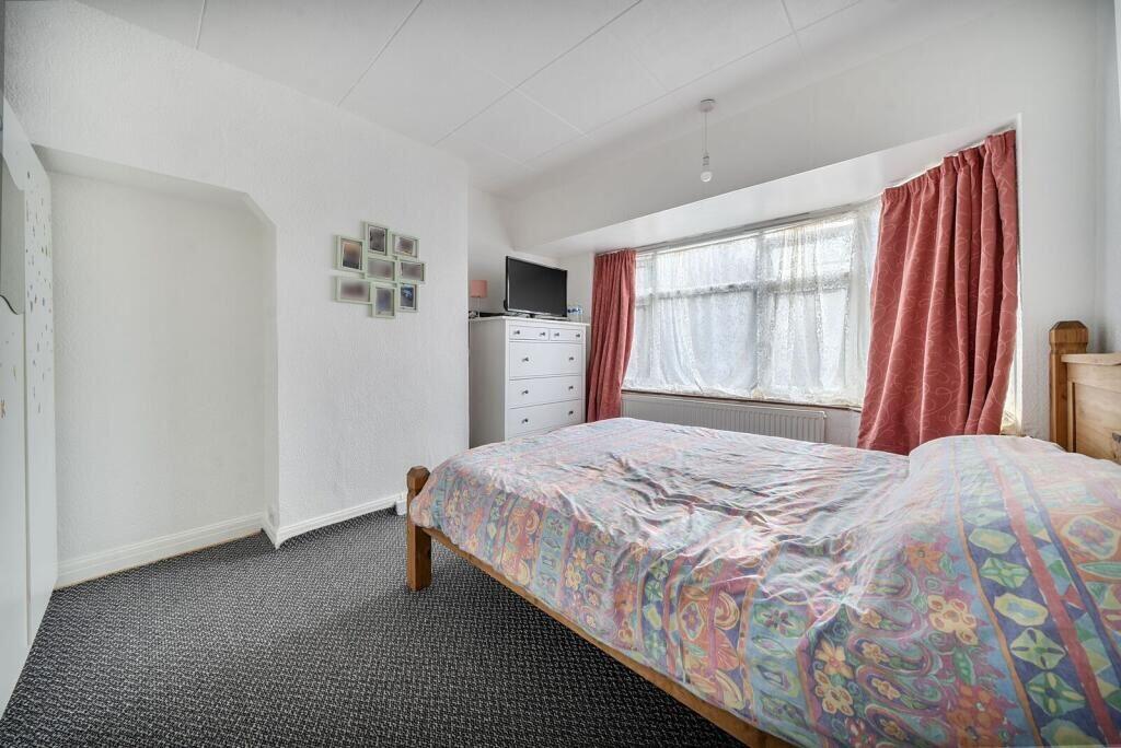 65 Cloister Road, London, W3 0DF photo 4