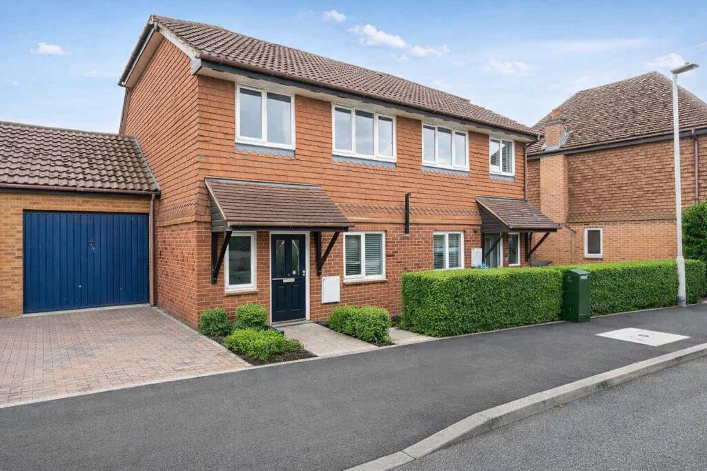 Main image of property: Broad Hinton, Twyford, Reading, Berkshire, RG10