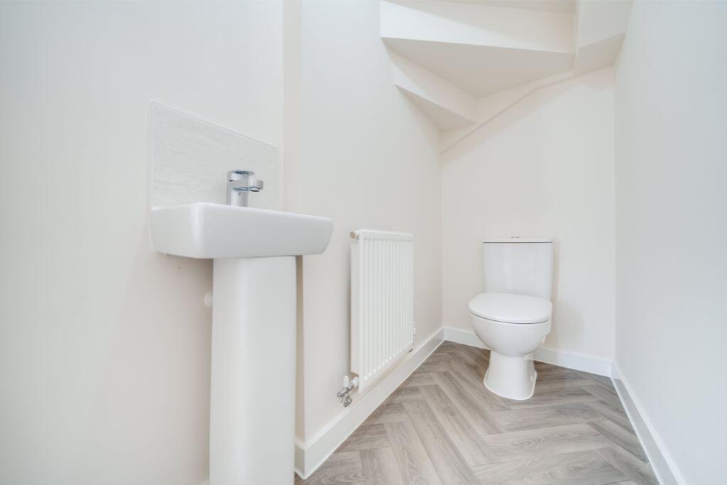 House in Nottingham, Nottinghamshire - More