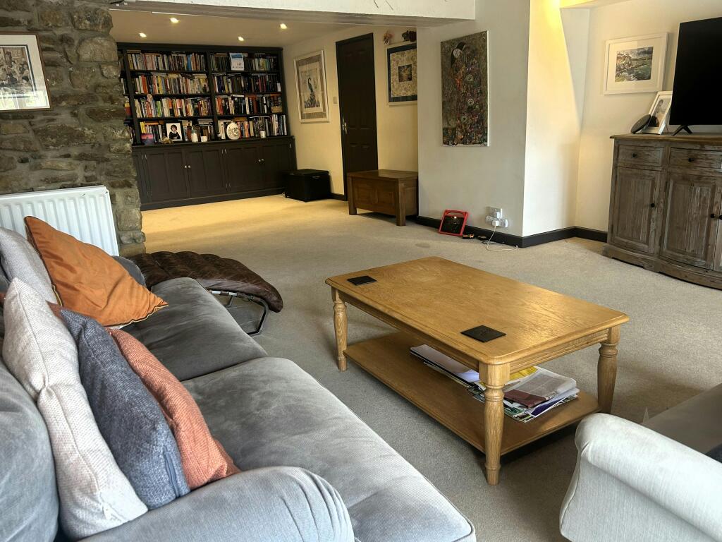 Owners Lounge e.jpg
