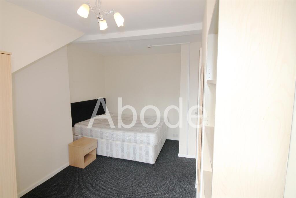 House in Leeds, Woodhouse Cliff, Woodhouse - More