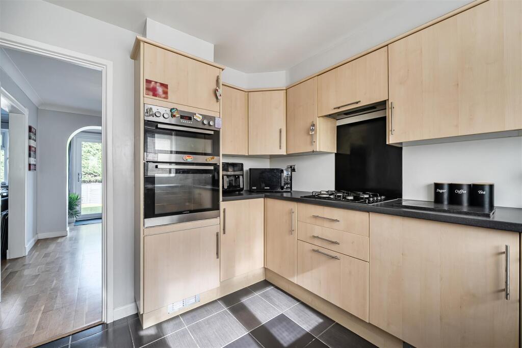 House in Bracknell, Hanworth - View 2