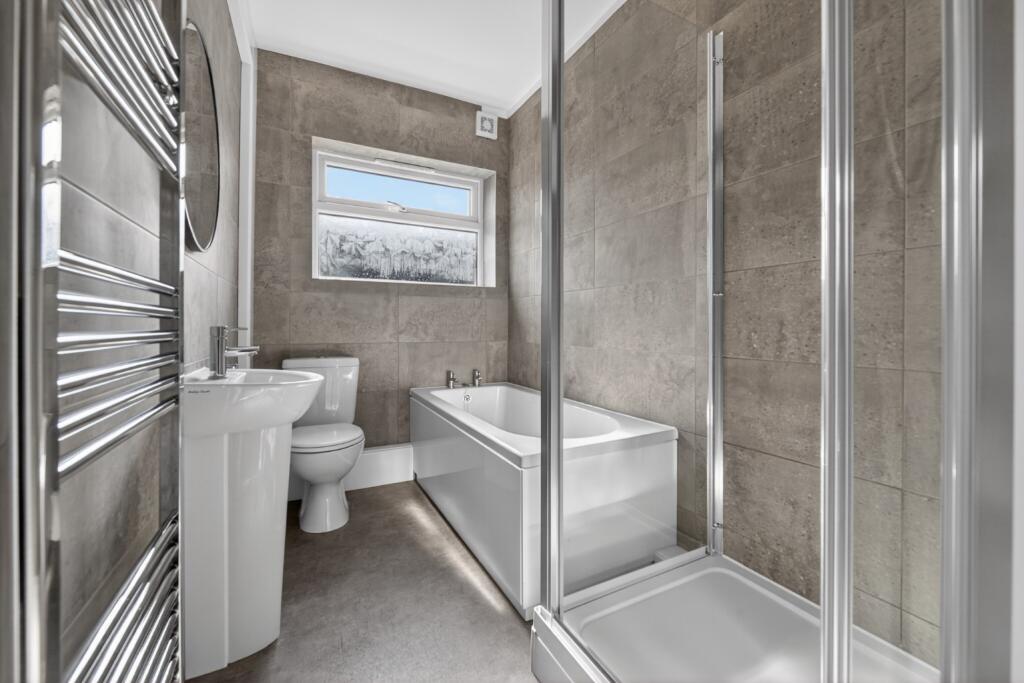 Apartment in Cardiff, Rumney - View 3