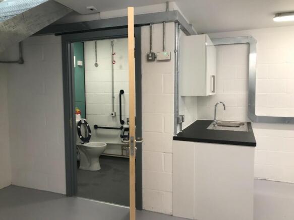 Toilet &amp; Kitchenette