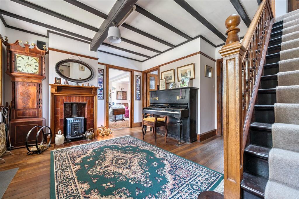 Great Austins, Farnham, Surrey, GU9 photo 3